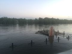 -布尔津河堤夜市