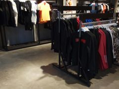 -阿迪达斯(百联徐汇商业广场运动旗舰店)