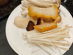 -川骄海鲜自助(王府井奥莱UP TOWN店原世界之花店)