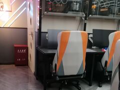 -小魔虎电竞馆·二进制店