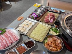 -围炉肉舍•炭烤活鳗•丹东海鲜烤肉(步行街店)