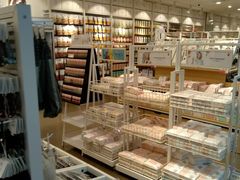 -名创优品(江南新地店)