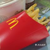 边吃边评论。好吃好吃，太好吃了。薯条脆又香。可乐很好