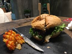 -HIGH FIVE哈福手工汉堡(桂林路店)