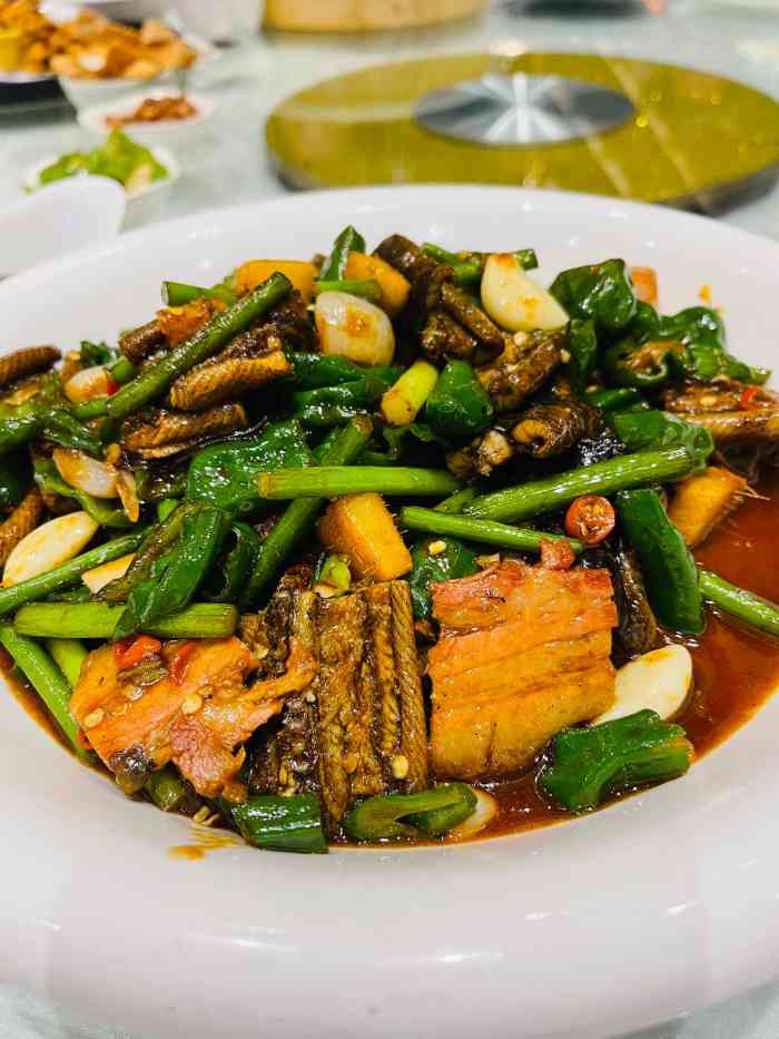 宴宾阁大酒店(梅陇店)-"味道整体一般吧,量是大的.服务不怎么样,.