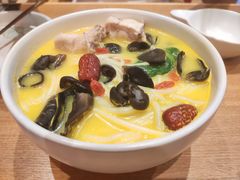 金汤花胶鸡米线-云海肴·汽锅鸡·云南菜(东坝金隅店)