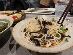 老昆明凉米线-半山腰·云南菜(侨福芳草地店)