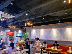 大堂-渝是乎酸菜鱼·川渝小炒(新世界百货望京店)