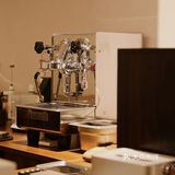 不正经的咖啡 正经的蛋糕卷