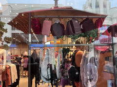 -lululemon(比斯特购物村店)