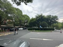 -复旦大学附属华山医院东院-地上停车场