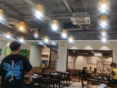 大堂-胡须哥网红竹筒菜