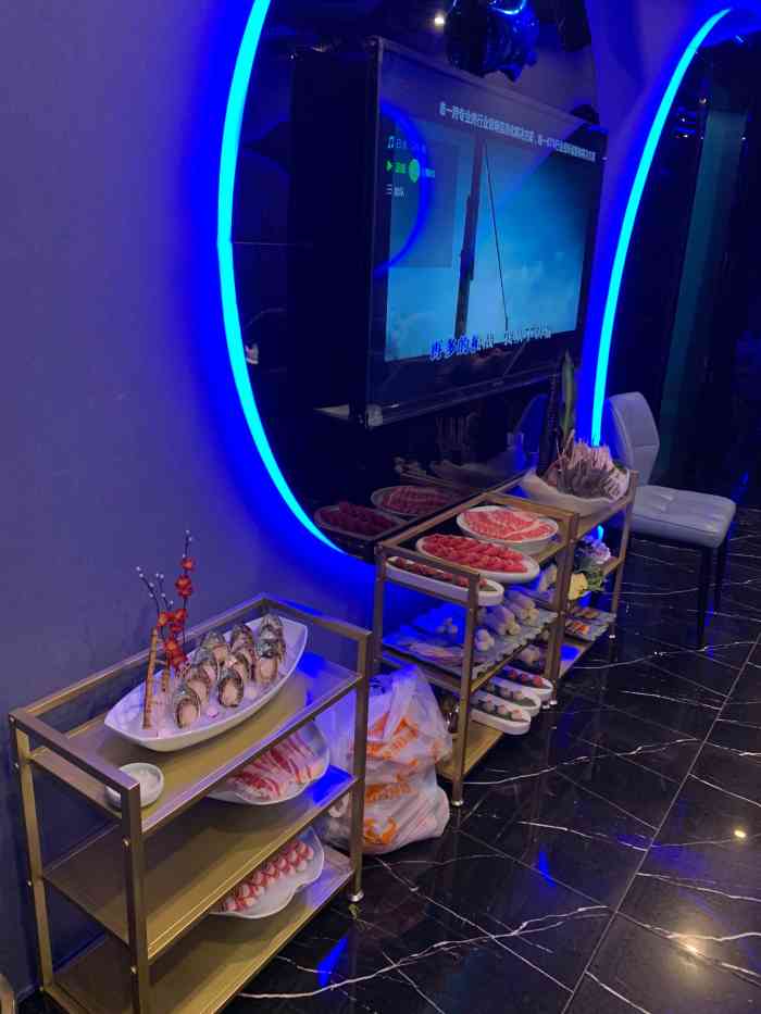 旺角六号香港打边炉(万丰路店)-"他家的港式火锅好吃,ktv的曲源丰富