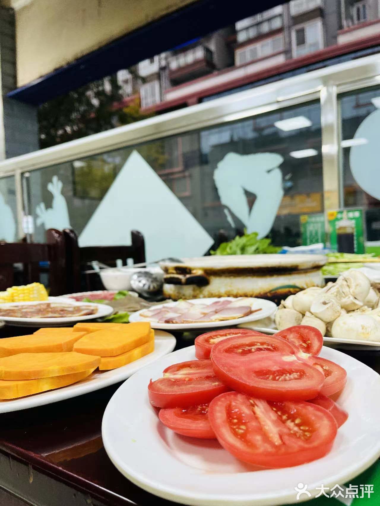 我还以为乐山就钵钵鸡好吃，没想到汤锅味道也正