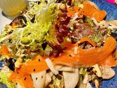 烟熏三文鱼杂菌沙拉-BE BRIGHT KITCHEN(正佳广场店)