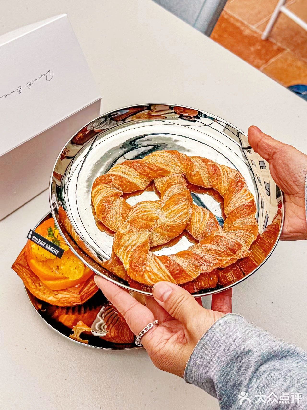 上海超火的面包店揭秘：不雷的面包，美味与创意的完美结合！