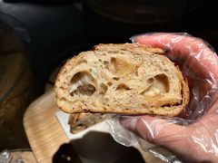无花果欧包-天井·丑面包搭咖啡