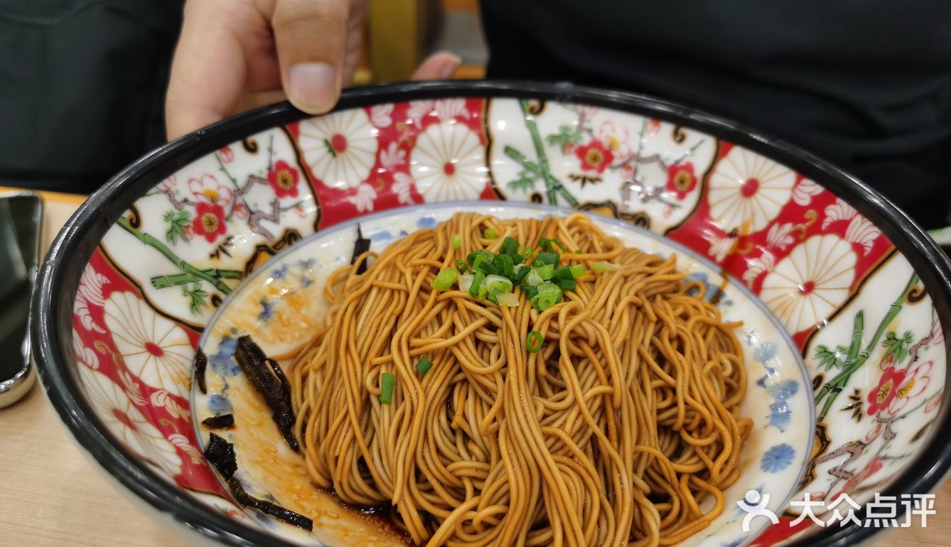 味道鲜得很。外加一块外酥里嫩炸猪排，哈哈