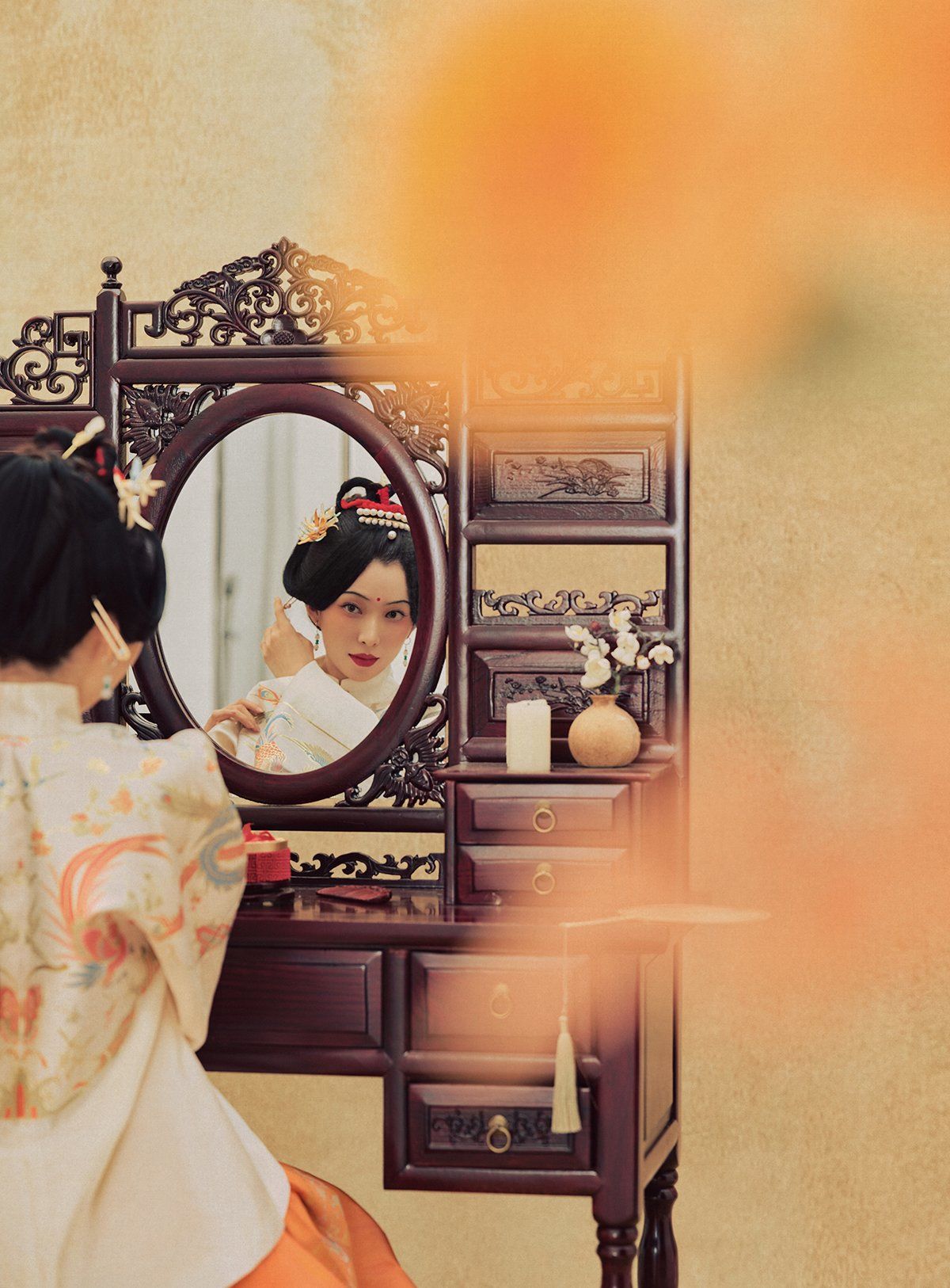 92摄影出品:「瞳·阑梦古装写真馆」
·
曲终人散,对镜梳妆
