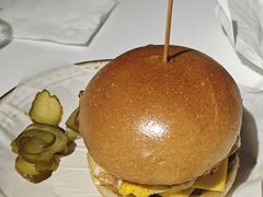 经典牛肉汉堡-伊诺咖啡(东川路店)