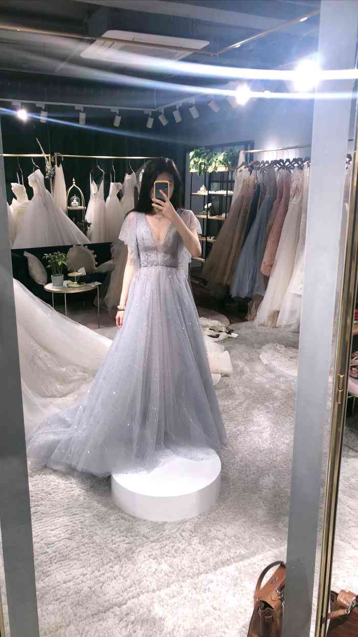 halo bridal哈罗·婚纱-"陪我的小姐妹来试婚纱 托她的福提前感受了.