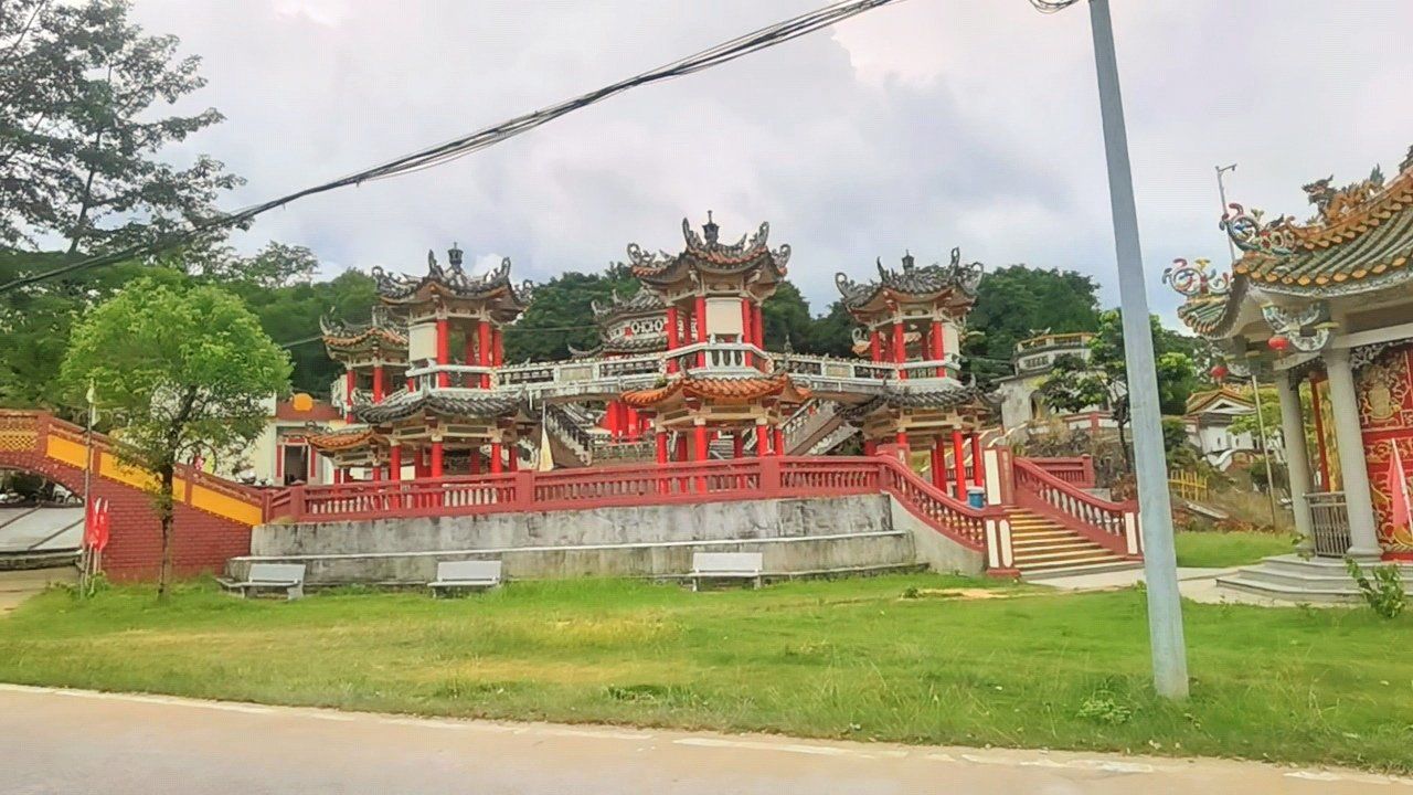这里是汕头潮南区仙城镇,位于汕潮风景区翠峰岩风景区