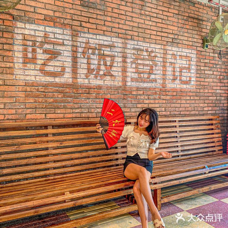 重庆本地人最爱的市井火锅｜排队也要吃[强]