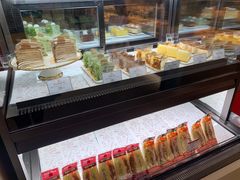 面包甜点陈列柜-山崎面包(苏州中心店)