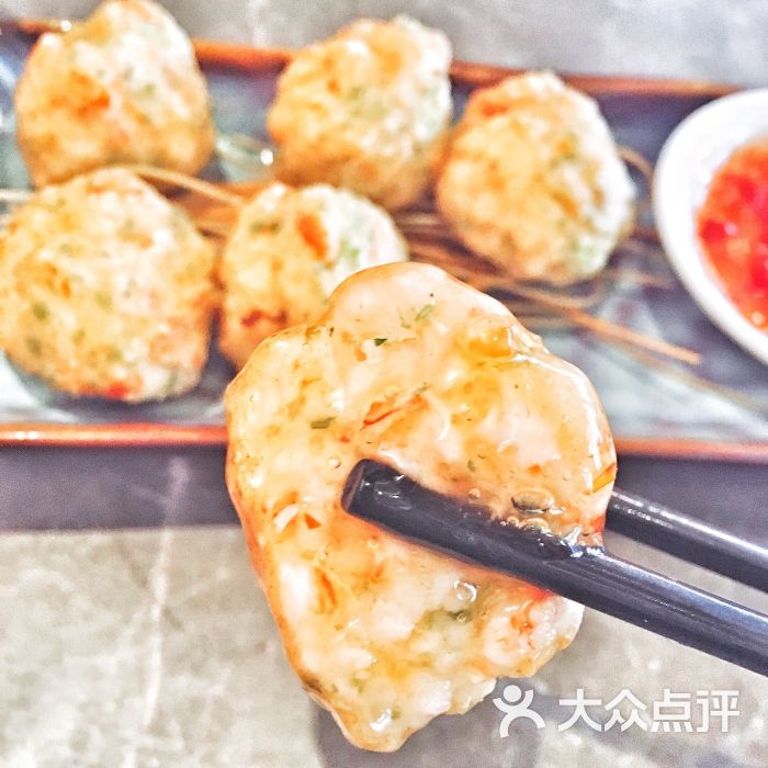 芹菜炸虾丸