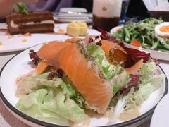 烟熏三文鱼色拉-YUE·6·西式融合餐厅(外滩六号店)