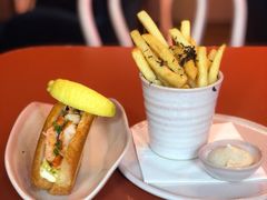 -Pinchy's Lobster & Champagne Bar