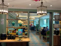 大堂-海派美食·家宴海鲜青岛菜·石锅鲽鱼头(东方城店)