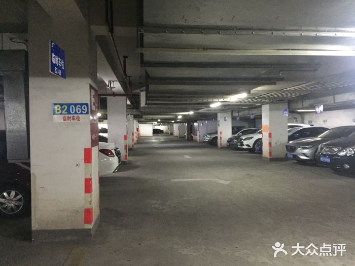 天虹商場停車場圖片