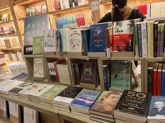 -新华里咖啡书吧(新华书店小寨店)