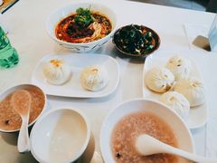 -李与白包子铺(桐梓林店)