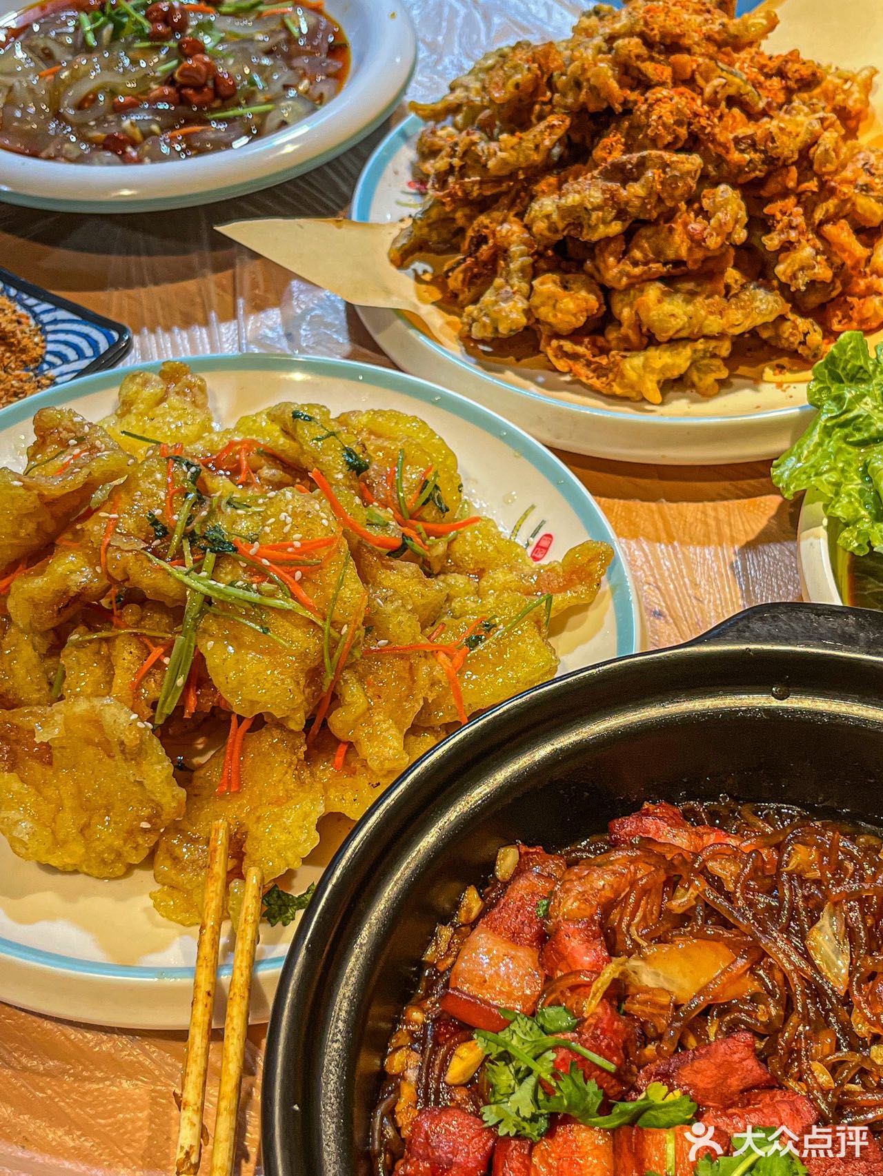 东北同事的老乡开的，88三人餐💰，锅包肉不能更正宗了