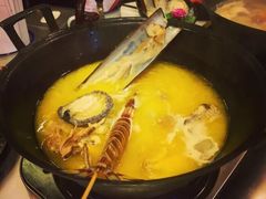 -鲜入围煮花胶鸡海鲜火锅