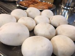口蘑-马路牙子烧烤音乐酒馆(望京店)