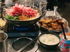 部队锅-MI WU FACTORY米屋美食工厂餐厅(绿地店)