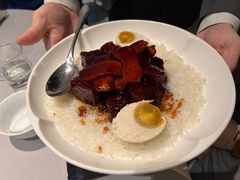 咸蛋茨菰红烧肉-屋里厢上海菜馆