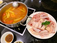 葡国番茄牛尾拼泰式冬阴功汤底-一哥澳门豆捞 · 十七年经典澳门火锅(四季天地店)