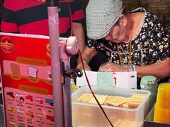 -詹爷爷乌节路街头冰淇淋