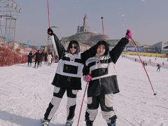 -采薇庄园四季滑雪场