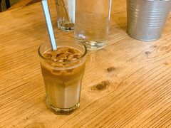 鲜奶咖啡［精选咖啡豆］-Common Table · Brunch & Coffee