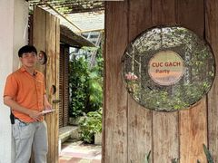 -Cuc Gach Quan Restaurant