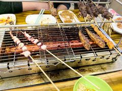 -哈尔滨小酒馆·鲜肉现穿自助烧烤(康新花园店)