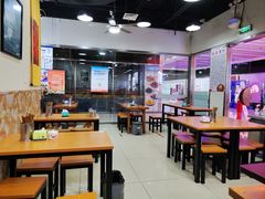 大堂-门框胡同百年卤煮(鸟巢店)