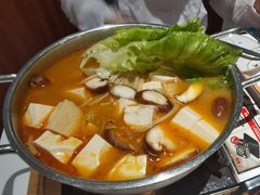 铁锅汤三文鱼头-石屋料理(南京西路店)