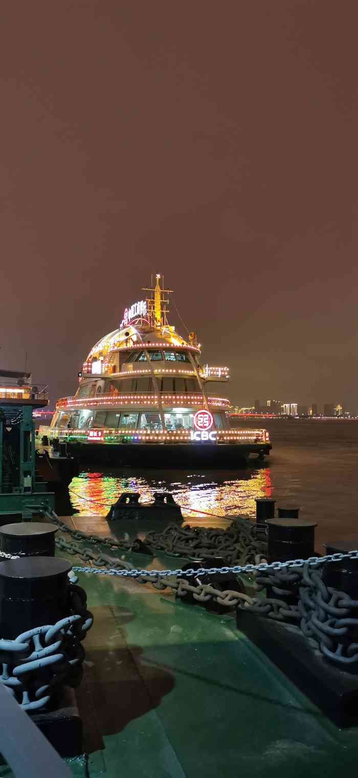 船长9号游轮-"地址就在汉口江滩旁边一点点,在那个科技馆.