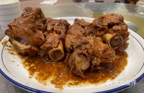 Braised Pork Knuckle in Spiced Sauce